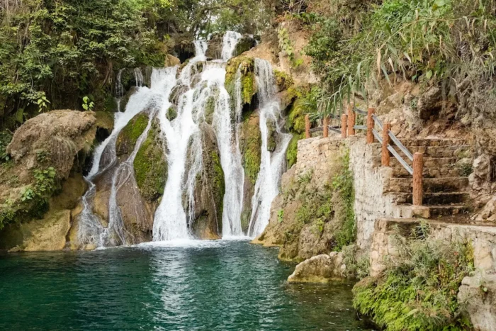 Actividad de ecoturismo: Puente de Dios y Siete Cascaditas de Tamasopo